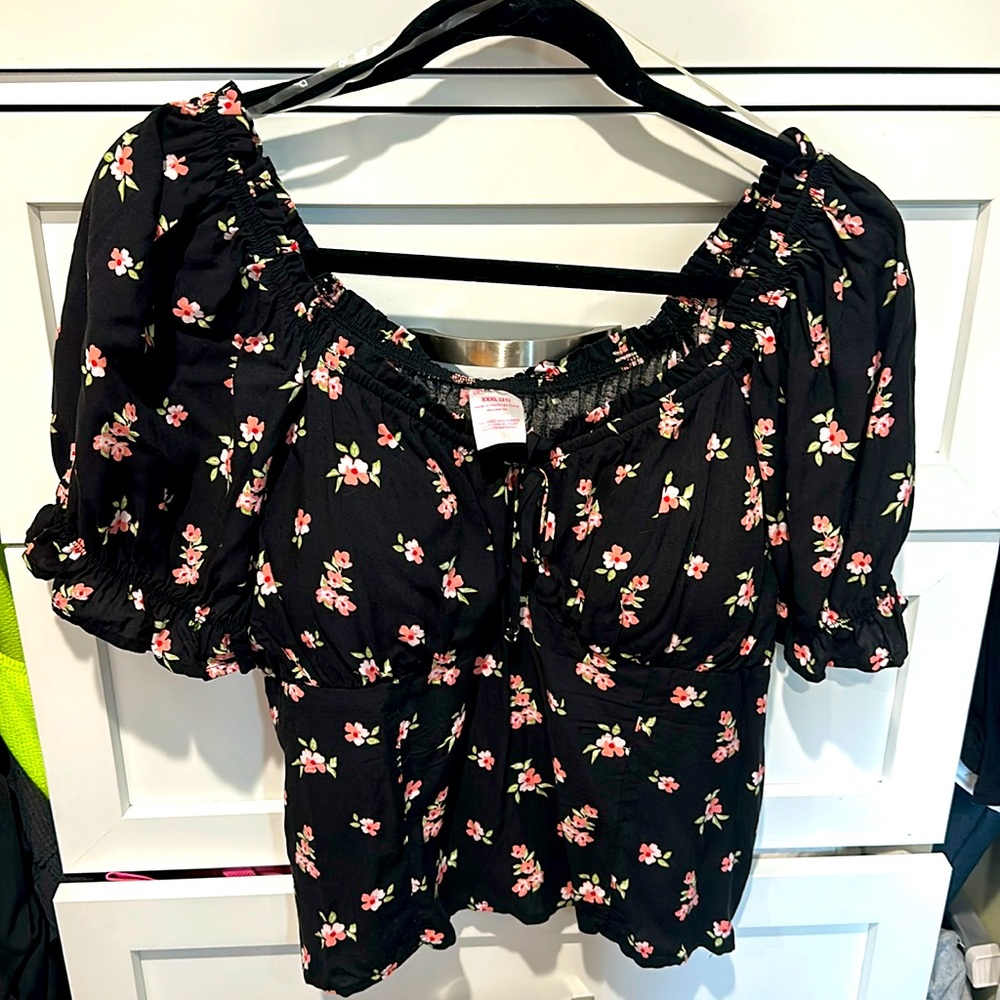Size-xxxl(21),cropped blouse,off or on shoulders